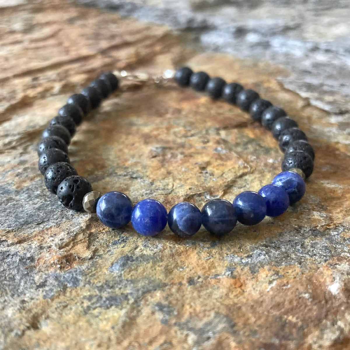 Focus bracelet on orange-veined sandstone, sodalite beads at the front